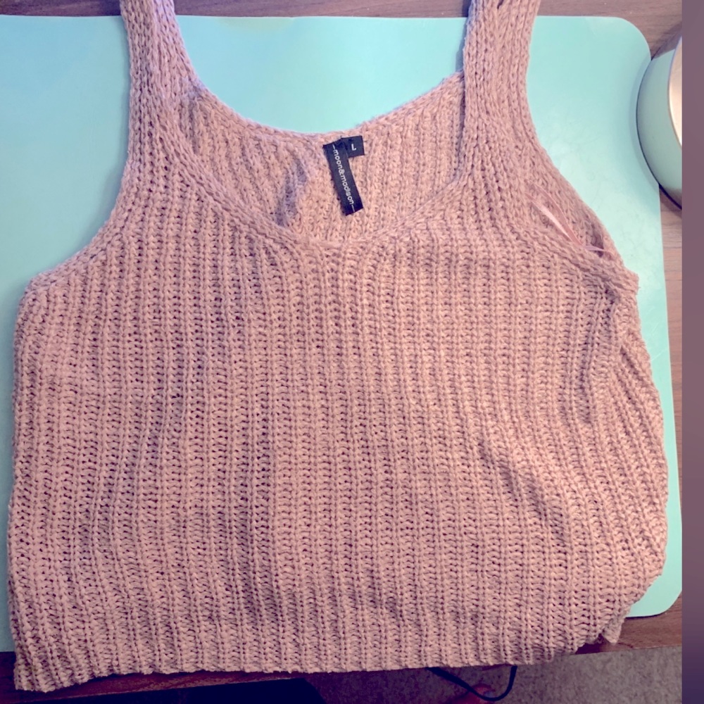 Moon & Madison cropped tank, Large, never worn